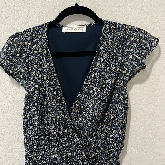 ABERCROMBIE & FITCH Navy Floral Dress, with Flutter Sleeve + Ruffle Hem, Size XS - Picture 3 of 5